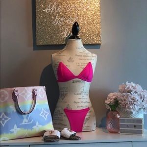 Seamless pink bikini